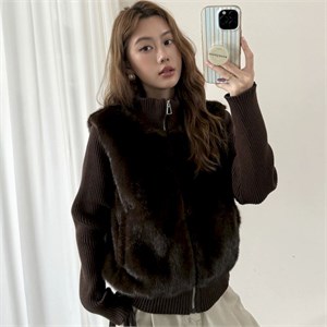 {{photo.Alt || photo.Description || 'Cute Woman Куртка с трикотажными рукавами  001-B05'}}