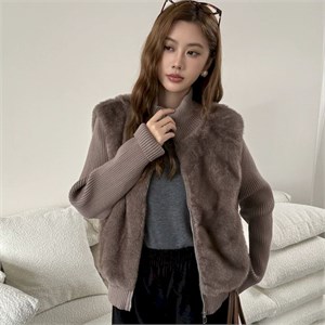 {{photo.Alt || photo.Description || 'Cute Woman Куртка с трикотажными рукавами  001-B05'}}