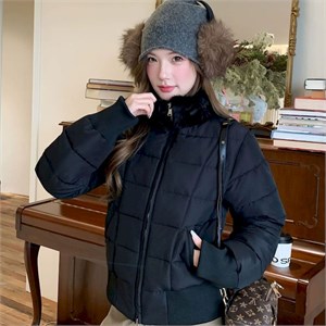 {{photo.Alt || photo.Description || 'Cute Woman Куртка с меховым воротником-стойкой  001-B21'}}