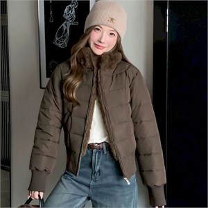 {{photo.Alt || photo.Description || 'Cute Woman Куртка с меховым воротником-стойкой  001-B21'}}