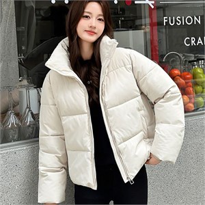 {{photo.Alt || photo.Description || 'Cute Woman Куртка с воротником-стойкой  016-2636'}}