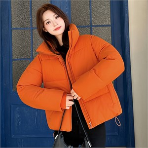 {{photo.Alt || photo.Description || 'Cute Woman Куртка с воротником-стойкой  016-2636'}}